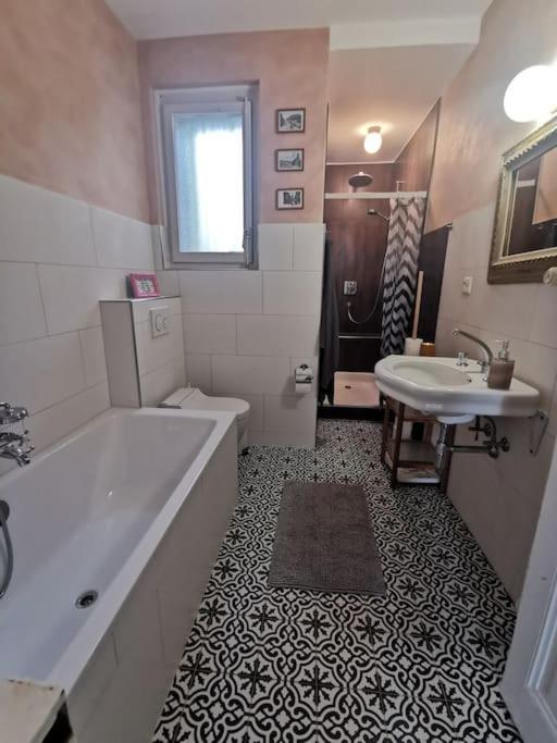 Beautiful Central Apartment Берн Экстерьер фото